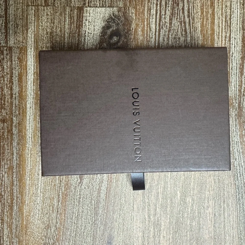 Louis Vuitton small box. Pristine  condition. with dust bag.